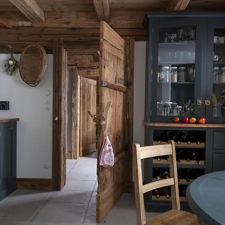 度假居 From Centuries Ago